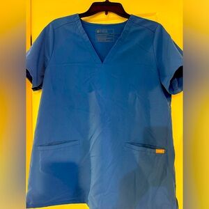 Casma Three-Pocket Scrub Top